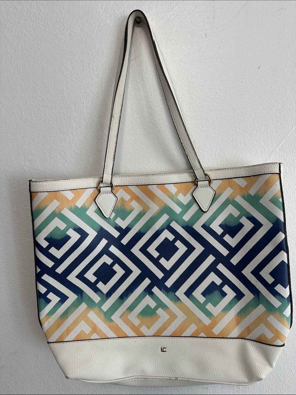 Liz Claiborne White Tote with Navy, Green & Tan Geometric Print